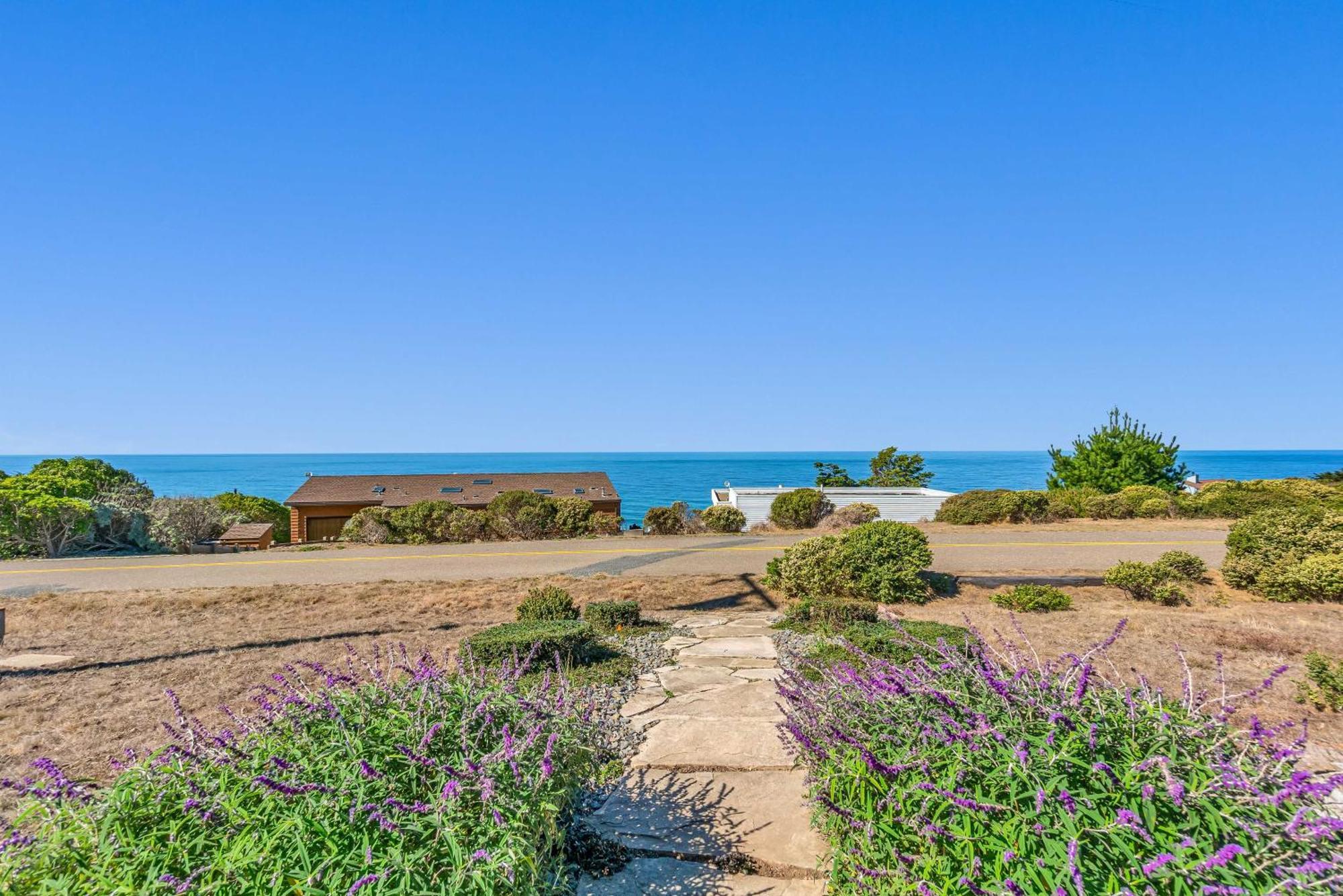 Dream Weaver House With Hot Tub And Ocean View! Villa Manchester Exteriör bild